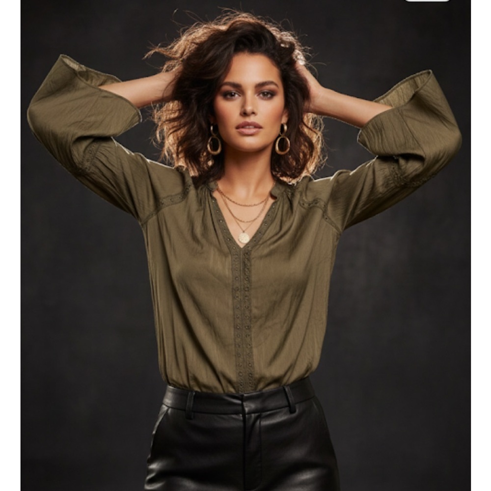 ramy brook bell sleeve eyelet blouse v neck L 💫